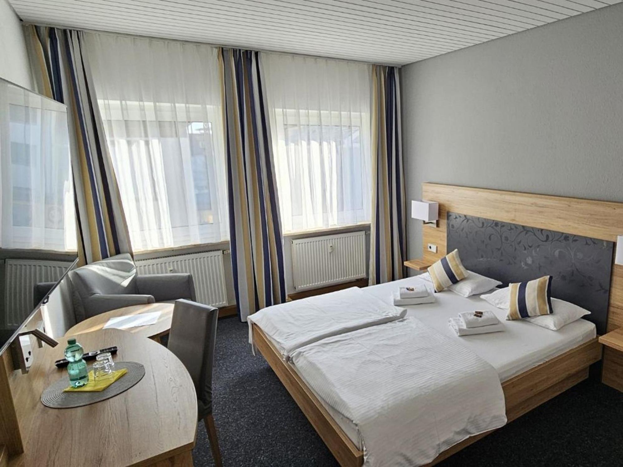 Hotel Hirsch Гюнцбург Екстер'єр фото