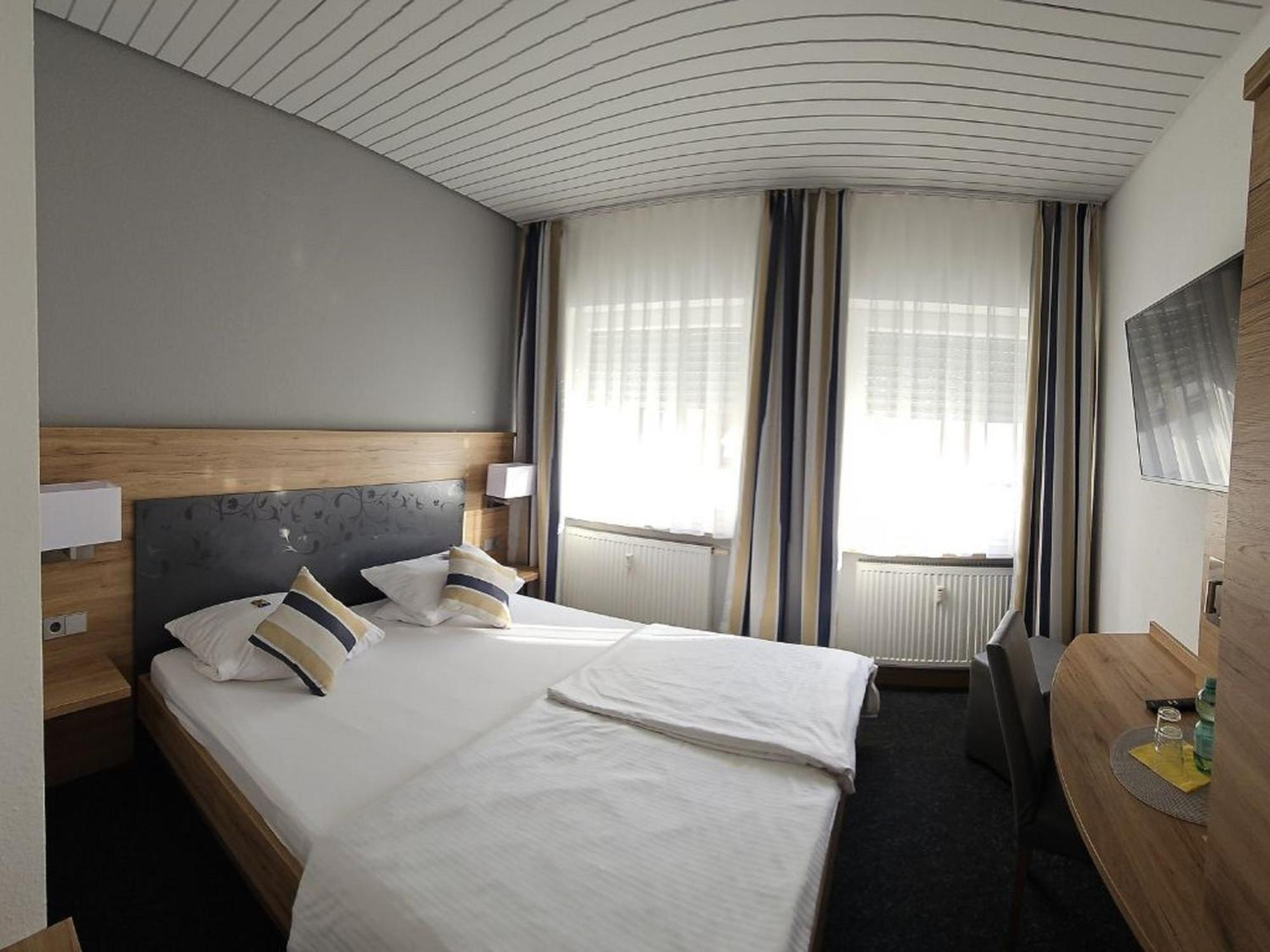 Hotel Hirsch Гюнцбург Екстер'єр фото
